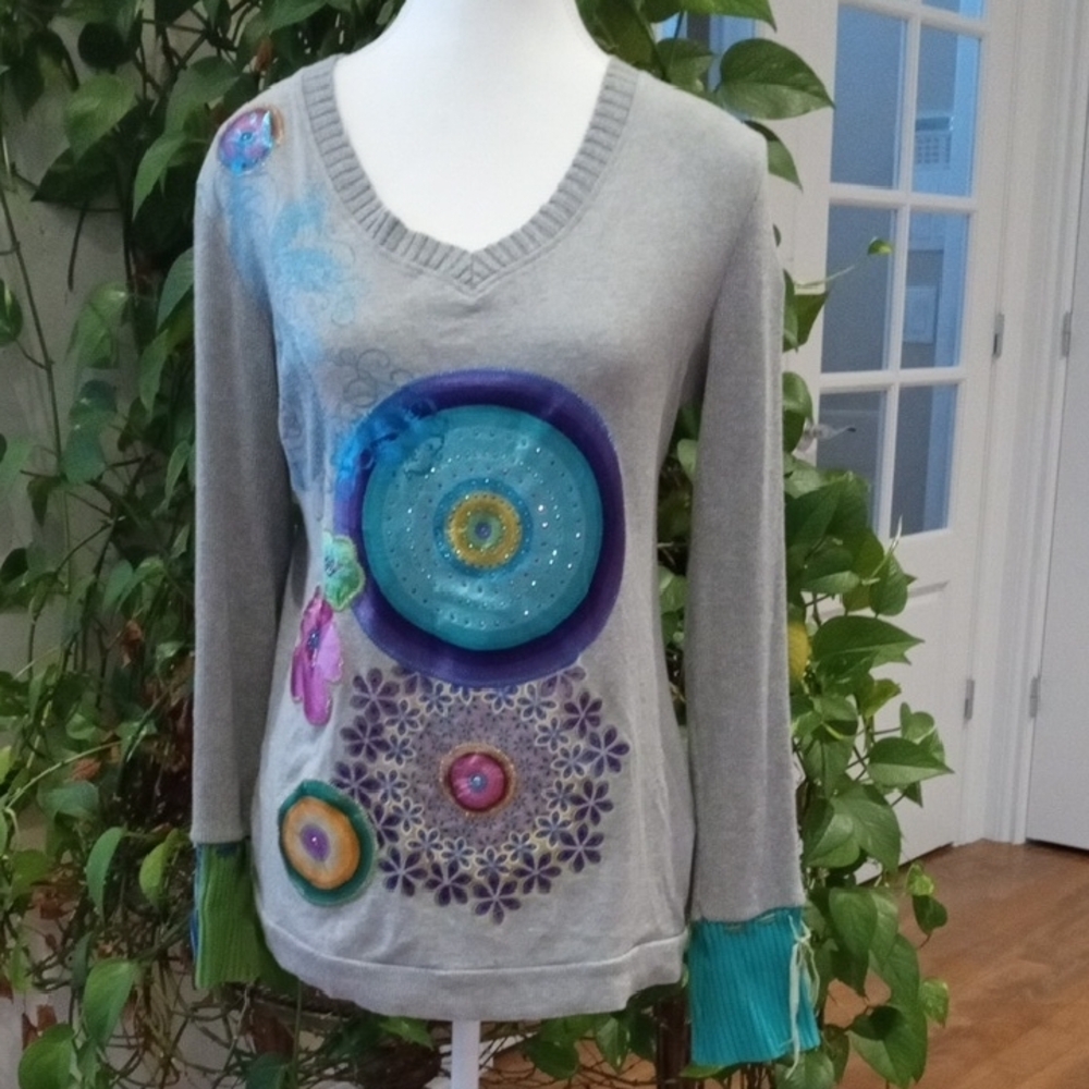 Desigual Colorful Embroidered Gray Sweater